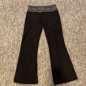 Lululemon flare groove pants sz 6